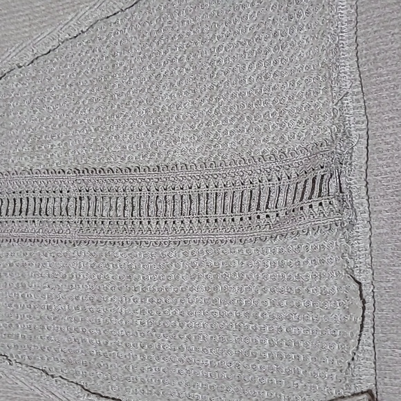 BKE KNIT YARN STITCHING V-NECK PALE LAVENDER DROPTAIL LONG-SLEEVE SHIRT - Picture 13 of 13